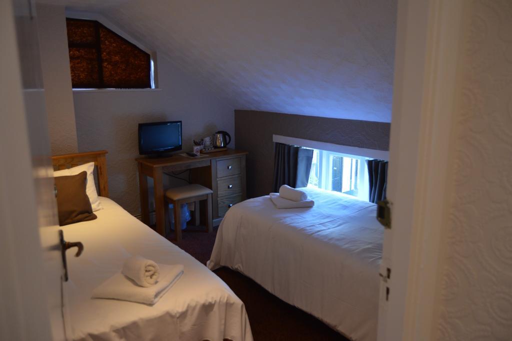 The Crown Inn Hotel Лонґ-Мелфорд Номер фото
