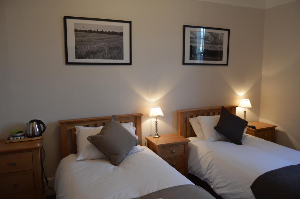 The Crown Inn Hotel Лонґ-Мелфорд Номер фото